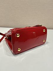 Prada Saffiano Galleria Patent Red Bag Size 20 x 15 x 9.5 cm - 2