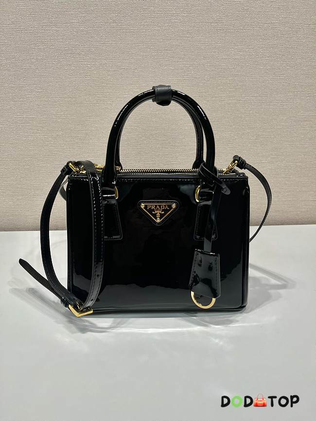 Prada Saffiano Galleria Patent Black Bag Size 20 x 15 x 9.5 cm - 1