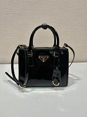 Prada Saffiano Galleria Patent Black Bag Size 20 x 15 x 9.5 cm - 1