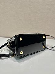 Prada Saffiano Galleria Patent Black Bag Size 20 x 15 x 9.5 cm - 6