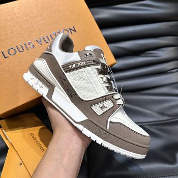Louis Vuitton Trainer Men's Casual Sneakers Brown