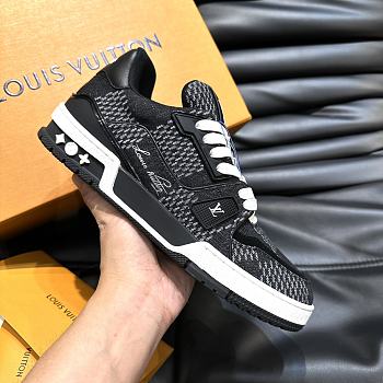 Louis Vuitton Trainer Men's Casual Sneakers Black