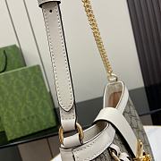 Gucci Padlock Medium Shoulder Bag White Size 32.5 x 24 x 5.5 cm - 6