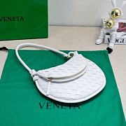 Bottega Veneta Gemelli Shoulder Bag White Size 24.5 x 19 x 7 cm - 5