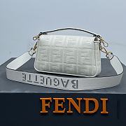 Fendi Baguette White FF Size 26 x 13 x 6 cm - 5