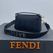 Fendi Baguette Black FF Size 26 x 13 x 6 cm - 5