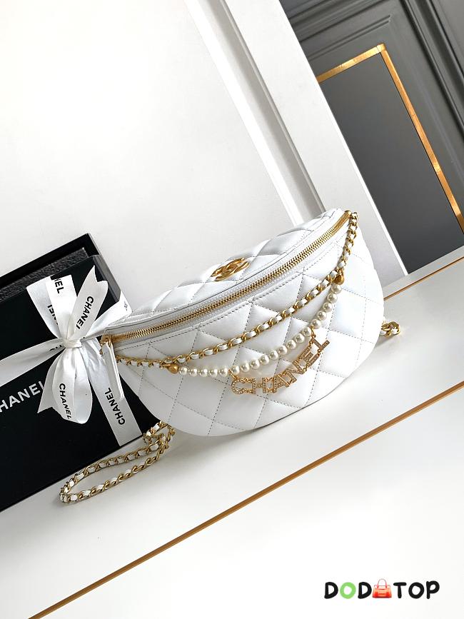 Chanel Pearl Chain Waist Bag White Size 17 x 24 x 11 cm - 1