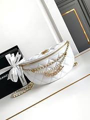 Chanel Pearl Chain Waist Bag White Size 17 x 24 x 11 cm - 1