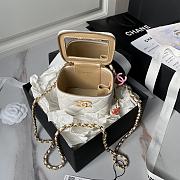 Chanel Cosmetic Bag White Size 11 × 8.5 × 7 cm - 4