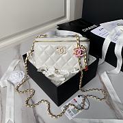 Chanel Cosmetic Bag White Size 17 cm - 1