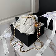 Chanel Cosmetic Bag White Size 17 cm - 3