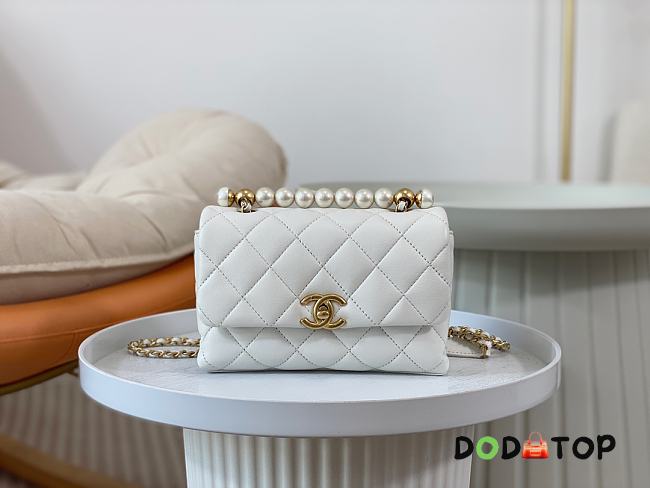 Chanel Pearl Handle Bag White Size 19.5 x 12.5 x 6 cm - 1