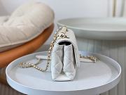 Chanel Pearl Handle Bag White Size 19.5 x 12.5 x 6 cm - 4