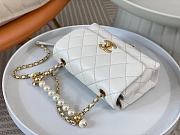 Chanel Pearl Handle Bag White Size 19.5 x 12.5 x 6 cm - 3