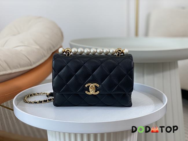 Chanel Pearl Handle Bag Black Size 19.5 x 12.5 x 6 cm - 1