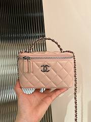 Chanel Classic Cosmetic Bag Pink Size 9.5 x 17 x 8 cm - 3