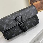 Louis Vuitton Montsouris Monogram Eclipse Size 22 × 11 × 5 cm - 2