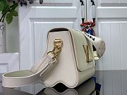 Louis Vuitton LV Twist Medium Handbag M24765 White Size 23 x 17 x 9.5 cm - 4