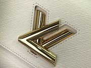 Louis Vuitton LV Twist Medium Handbag M24765 White Size 23 x 17 x 9.5 cm - 2