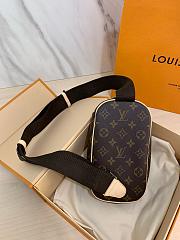 Louis Vuitton Geronimos Monogram Bag Size 13 x 23 x 5 cm - 4