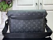 Louis Vuitton Messenger Voyager M25121 Black Flower Size 33 x 22.5 x 11 cm - 3