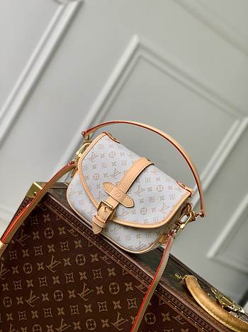 Louis Vuitton M12327 Saumur BB Bag Size 20 × 16 × 7.5 cm