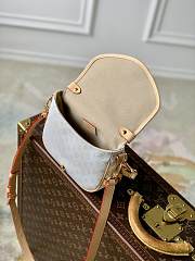 Louis Vuitton M12327 Saumur BB Bag Size 20 × 16 × 7.5 cm - 3