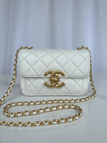 Chanel Mini Flap Bag White AS5026 Size 20 x 8 x 11 cm