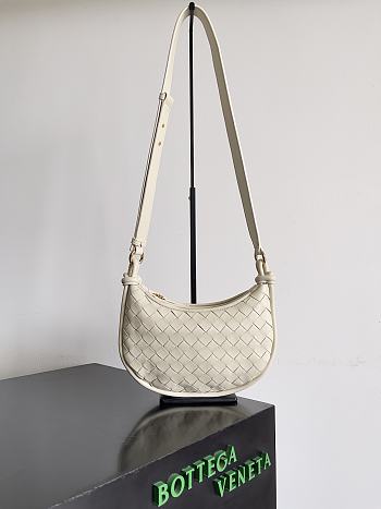 Bottega Veneta Gemelli Messenger Bag White Size 26 x 15 x 8 cm