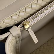 Bottega Veneta Patti Shoulder Bag Beige Size 19 x 26 x 11 cm - 5