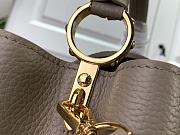 Louis Vuitton Capucines Medium Handbag M24727 Size 31.05 x 20 x 11 cm - 5