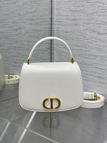 Dior 30 Montaigne Bag White Size 19 x 8 x 12 cm