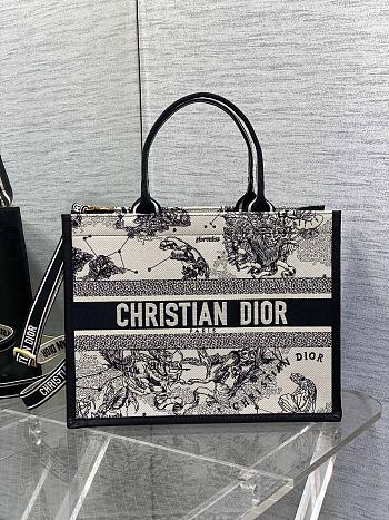 Dior Autumn And Winter Tiger Medium Dior Book Tote Size 36 x 16 x 27 cm