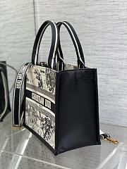 Dior Autumn And Winter Tiger Small Dior Book Tote Size 26 x 12 x 21 cm - 4