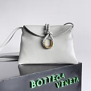 Bottega Veneta Large Liberta White Size 30 x 20 x 8 cm - 1