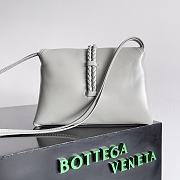 Bottega Veneta Large Liberta White Size 30 x 20 x 8 cm - 5