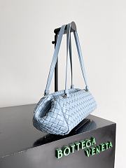 Bottega Veneta Shoulder Bag Blue Size 37 x 13 x 11.5 cm - 5