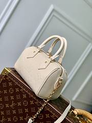 Louis Vuitton LV Speedy Bandoulière 20 M58953 White Size 20.5 x 13.5 x 12 cm - 5