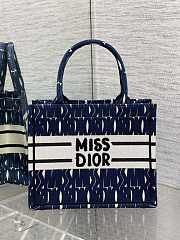 Dior Small Book Tote Blue And White Size 26 x 8 x 22 cm - 4