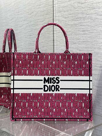 Dior Small Book Tote Pink And White Size 26 x 8 x 22 cm