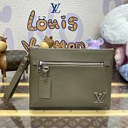 Louis Vuitton Aerogram iPad Case Size 30 x 22 x 5 cm - 1