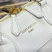 Louis Vuitton Lock It Medium Handbag M23061 White Size 36 x 15 x 29 cm - 2