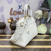 Louis Vuitton Lock It Medium Handbag M23061 White Size 36 x 15 x 29 cm - 3