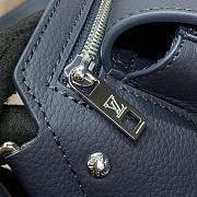 LV Slingbag Blue Grained Calfskin M57081 Size 30 x 16 x 3 cm - 4