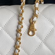 Chanel Classic Flap Bag White Size 16 × 22 × 5 cm - 4