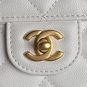 Chanel Classic Flap Bag White Size 16 × 22 × 5 cm - 3