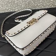 Valentino Garavani Small Rockstud Grainy Calfskin Crossbody Bag White Size 24 x 12 x 6 cm - 6