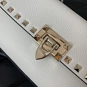 Valentino Garavani Small Rockstud Grainy Calfskin Crossbody Bag White Size 24 x 12 x 6 cm - 5