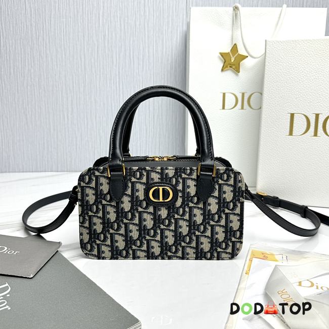 Dior Montaigne 30 Square Bag Size 20 x 11.5 x 7 cm - 1