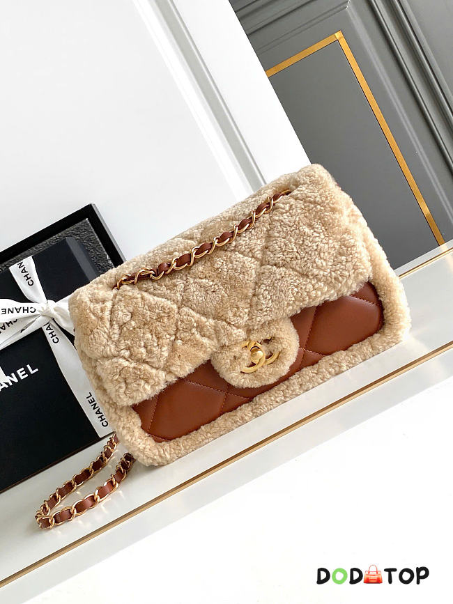 Chanel Brown Sheepskin Teddy Bag Size 16 x 23.5 x 7.5 cm - 1